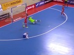 Tình huống fair play trong bóng đá futsal