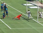 Cầu thủ ăn mừng có 1-0-2 khiến đội nhà mất oan bàn thắng