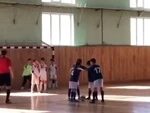 Pha dàn xếp đá phạt futsal khiến thủ môn đối phương đứng hình (P2)