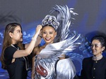 Thạch Thu Thảo mang thiết kế sếu đầu đỏ đến Hoa hậu Trái đất 2022
