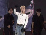 Sơn Tùng M-TP comeback lăng xê mốt 'quần tụt', lộ nội y gây bão mạng