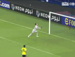 Xem pha hứng hụt bóng rồi đá phản lưới nhà 'khó đỡ' của thủ môn Trung Quốc