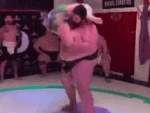 Nữ võ sĩ MMA bị võ sĩ Sumo 226 kg quăng như nhái