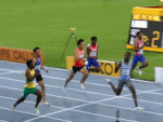'Người kế vị' Usain Bolt: Vừa chạy vừa ngoái đầu 'cà khịa' đối thủ vẫn... lập kỷ lục thế giới