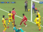 Video: Cầu thủ bắt chước Suarez cứu thua cho đội nhà bằng... 'bàn tay của quỷ'