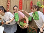 Ảnh vui sao Việt 15-1: Lê Phương 'tấu hài' cùng hai em gái xinh đẹp