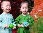 Ảnh vui sao Việt 17-1: Hai con nhà Hồ Ngọc Hà diện áo dài du xuân