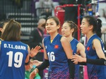 Bóng chuyền nữ Việt Nam thi đấu kiên cường ngày ra quân Giải CLB thế giới