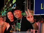 Nhạc sĩ Huy Tuấn hôn vợ, cổ vũ khán giả gen Z thể hiện tình yêu tại Hozo Super Fest