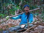Ảnh vui sao Việt 18-3: H’Hen Niê nhí nhố khi vào rừng