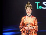 Hoa hậu Nhật hóa Nam Phương hoàng hậu tại London Fashion Week