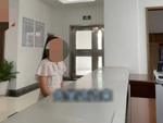 Bé gái 10 tuổi đến đồn cảnh sát 'tự thú' vì trộm tiền của ba mẹ