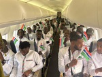 Các cầu thủ Gambia ngất xỉu do thiếu oxy trong khoang máy bay