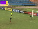 Cầu thủ Brazil sút hỏng hai quả phạt đền theo kiểu 'bắn chim'