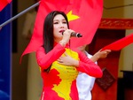 Kavie Trần tự hào khi hóa nữ chiến sĩ hải quan
