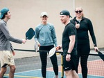 Quên Tinder đi, ra sân pickleball mà kiếm người yêu kìa!