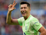 Barca suýt bị lừa 1 triệu euro trong thương vụ Robert Lewandowski