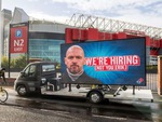 HLV Erik ten Hag của Man Utd bị cửa hàng pizza cà khịa