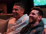 Thực hư bức hình Ronaldo khoác vai Messi 'tình như choco-pai'