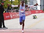 Vận động viên khắp thế giới thương tiếc kỷ lục gia marathon Kelvin Kiptum