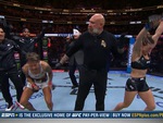 Nữ võ sĩ MMA ăn mừng hụt vì tưởng mình chiến thắng