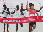 Bê bối mới trong thể thao Trung Quốc: Ngôi sao marathon được nhường cho về đích