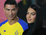 Cristiano Ronaldo và bạn gái 'đưa nhau đi trốn'