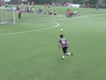 Thủ môn chạy ná thở với pha chuyền về phản lưới nhà của đồng đội