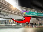 Du khách 'đu trend' đổi tên biểu tượng của Bangkok