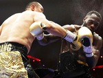 Đối thủ đang kêu ca trọng tài, võ sĩ Trung Quốc ra đòn knock-out