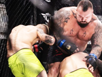Võ sĩ MMA một mình knock-out hai đối thủ song sinh