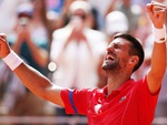 Novak Djokovic khóc mừng HCV Olympic đầu tiên trong sự nghiệp