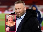 Wayne Rooney cosplay Mrs Doubtfire khi đi xem kịch