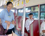 Nhiều người cao tuổi  chưa được miễn phí đi xe buýt