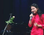 Giang Trang: thám hiểm ca từ nửa tối để gạn những bóng nắng...