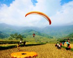 Độc đáo festival dù lượn 'Bay trên mùa vàng 2017'