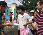 Hàng cứu trợ báo Tuổi Trẻ tới vùng lũ Phước Sơn