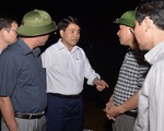 Chủ tịch Hà Nội đi kiểm tra phòng lũ trong đêm