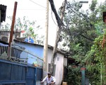 Cột điện nghiêng ra đường