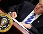 Tổng thống Trump ký "quà Giáng sinh" cho dân Mỹ