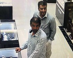 Bắt hai nghi phạm người nước ngoài trộm đồng hồ