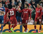 Salah lập cú đúp, đưa Liverpool lên ngôi đầu