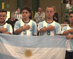 Xem người lùn đá bóng tranh Copa America ở Argentina