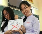 Học trò Sài Gòn tặng nhau... bịch muối để tình bạn đậm đà hơn