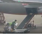 Jetstar sa thải 2 nhân viên quăng hành lý của khách