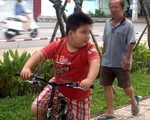 Giảm cân cho trẻ béo phì ra sao?