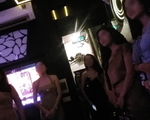 Quán karaoke bị cấm vẫn ca hát ì xèo