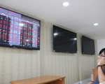 Khối ngoại mua ồ ạt, chứng khoán đầu tháng 11 vẫn giảm điểm