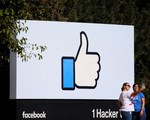 Facebook sẽ giảm lệ thuộc bảng tin, tăng đầu tư <span class=