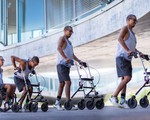 Cấy thiết bị khuếch đại tín hiệu vào tủy giúp người liệt có thể đi lại